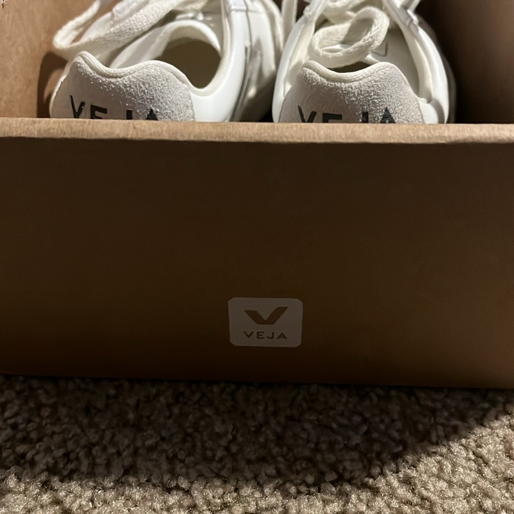 Veja Urca CWL Natural White Sneaker, NWT - Picture 6 of 7